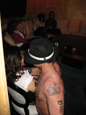strip tease Marco in discoteca Milano Como Varese Novara (3)