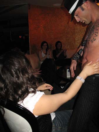 strip tease Marco in discoteca Milano Como Varese Novara (4)